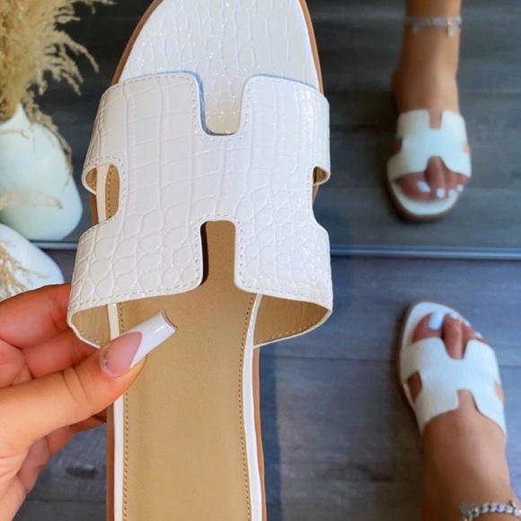 WHITE VEGAN LEATHER CROCODILE EMBOSSED SLIP ON SANDAL - Picture 2 of 3